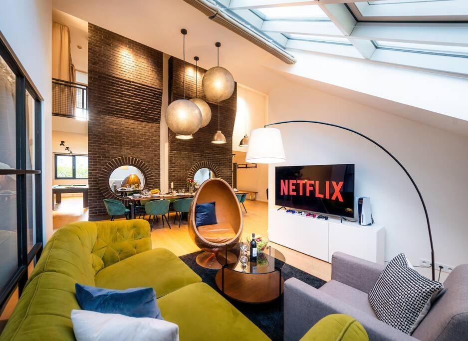 5br+2bath Old Town Industrial Penthouse, A/c Praha